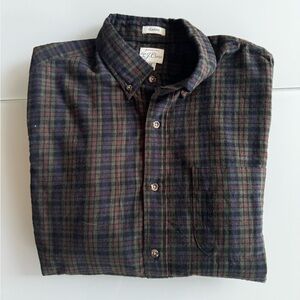 J Crew Men’s Twill Button Down in Medium